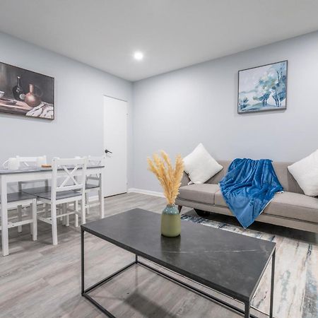 Centre Street Upper 2Bedsuite 4408 Calgary Exterior photo