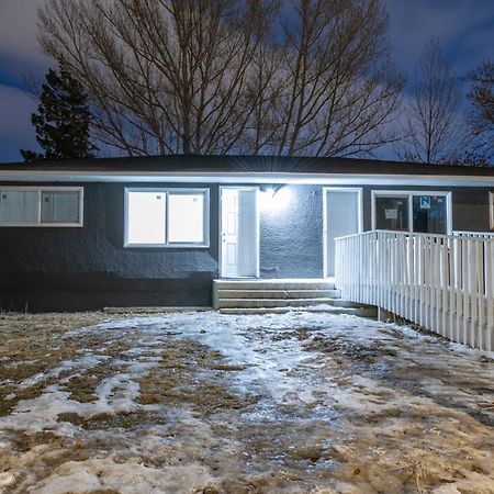 Centre Street Upper 2Bedsuite 4408 Calgary Exterior photo