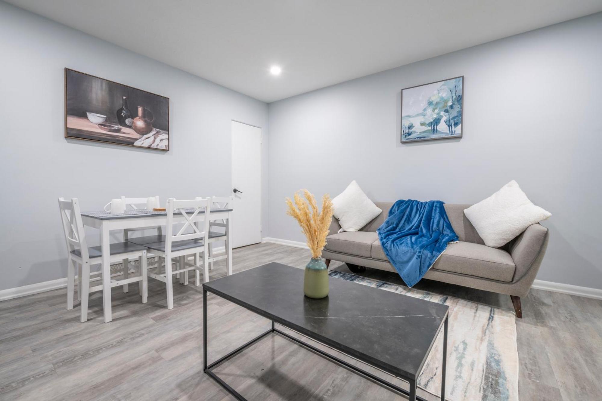 Centre Street Upper 2Bedsuite 4408 Calgary Exterior photo