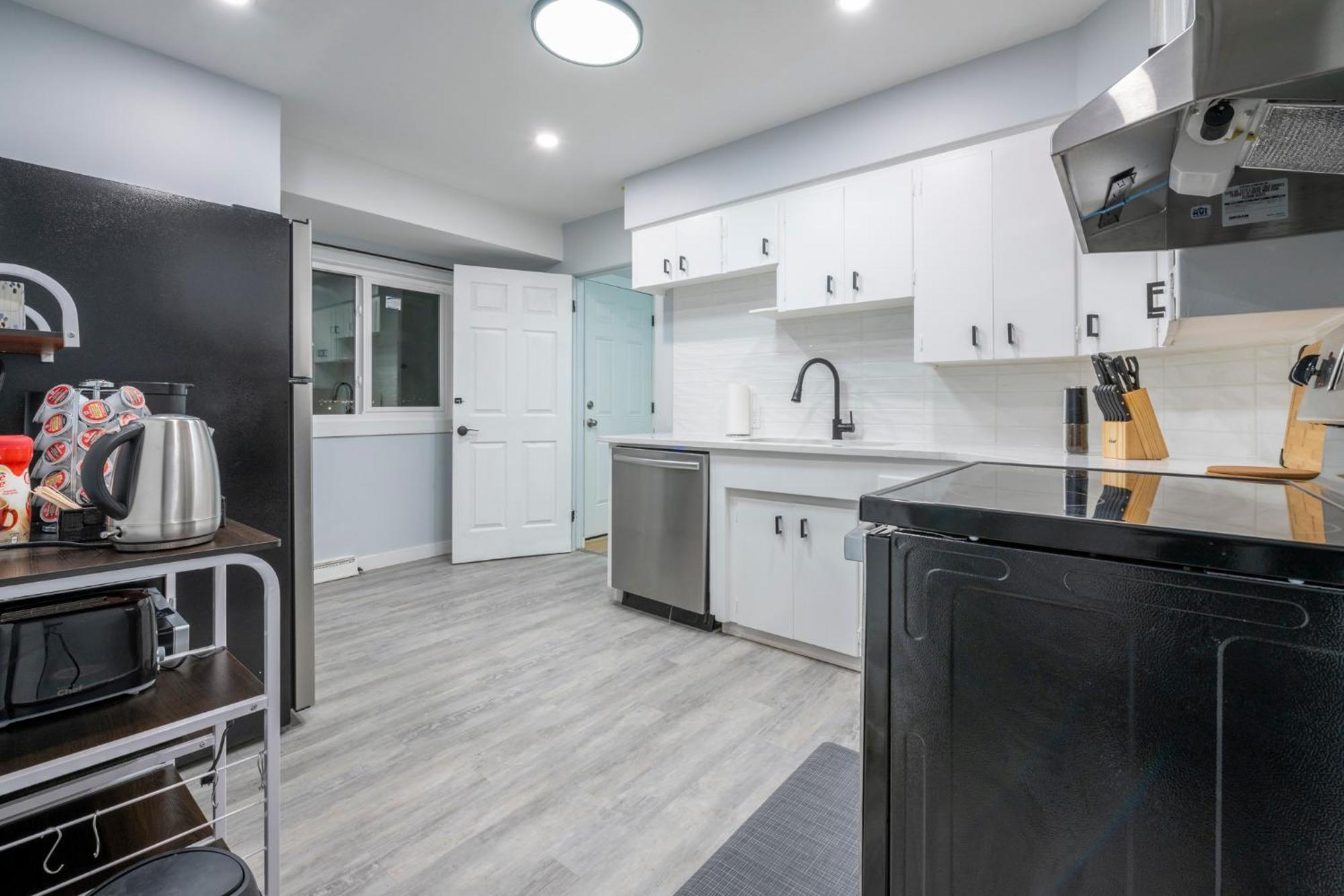 Centre Street Upper 2Bedsuite 4408 Calgary Exterior photo
