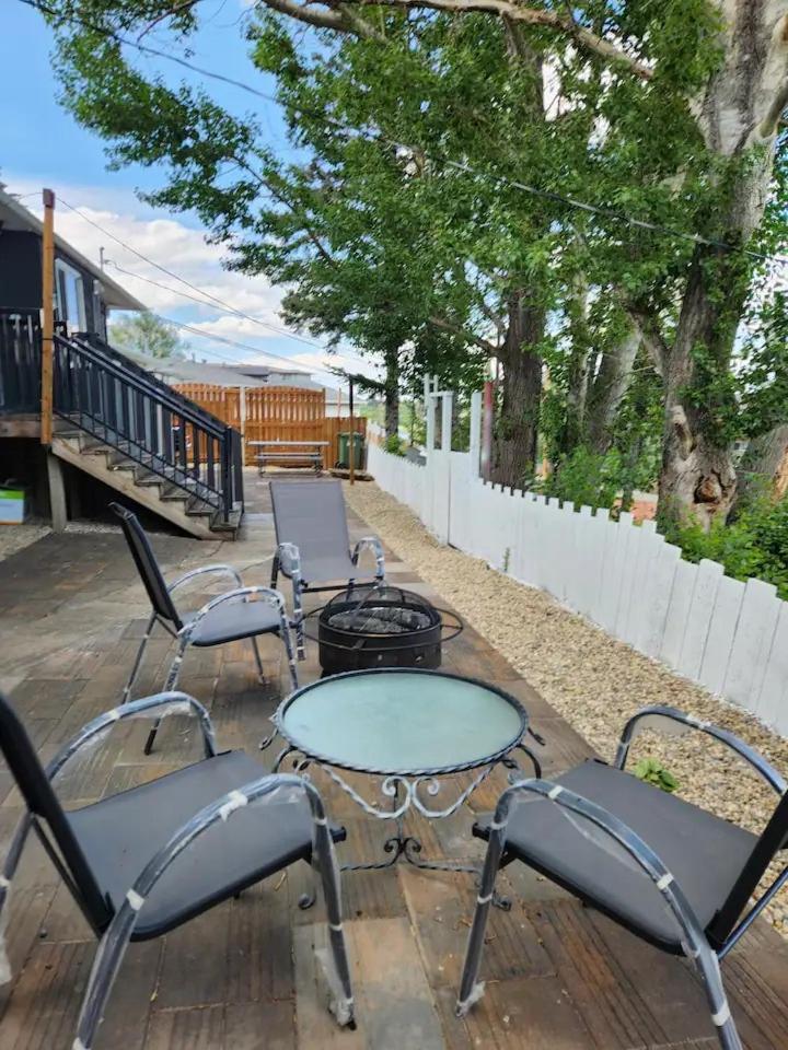 Centre Street Upper 2Bedsuite 4408 Calgary Exterior photo