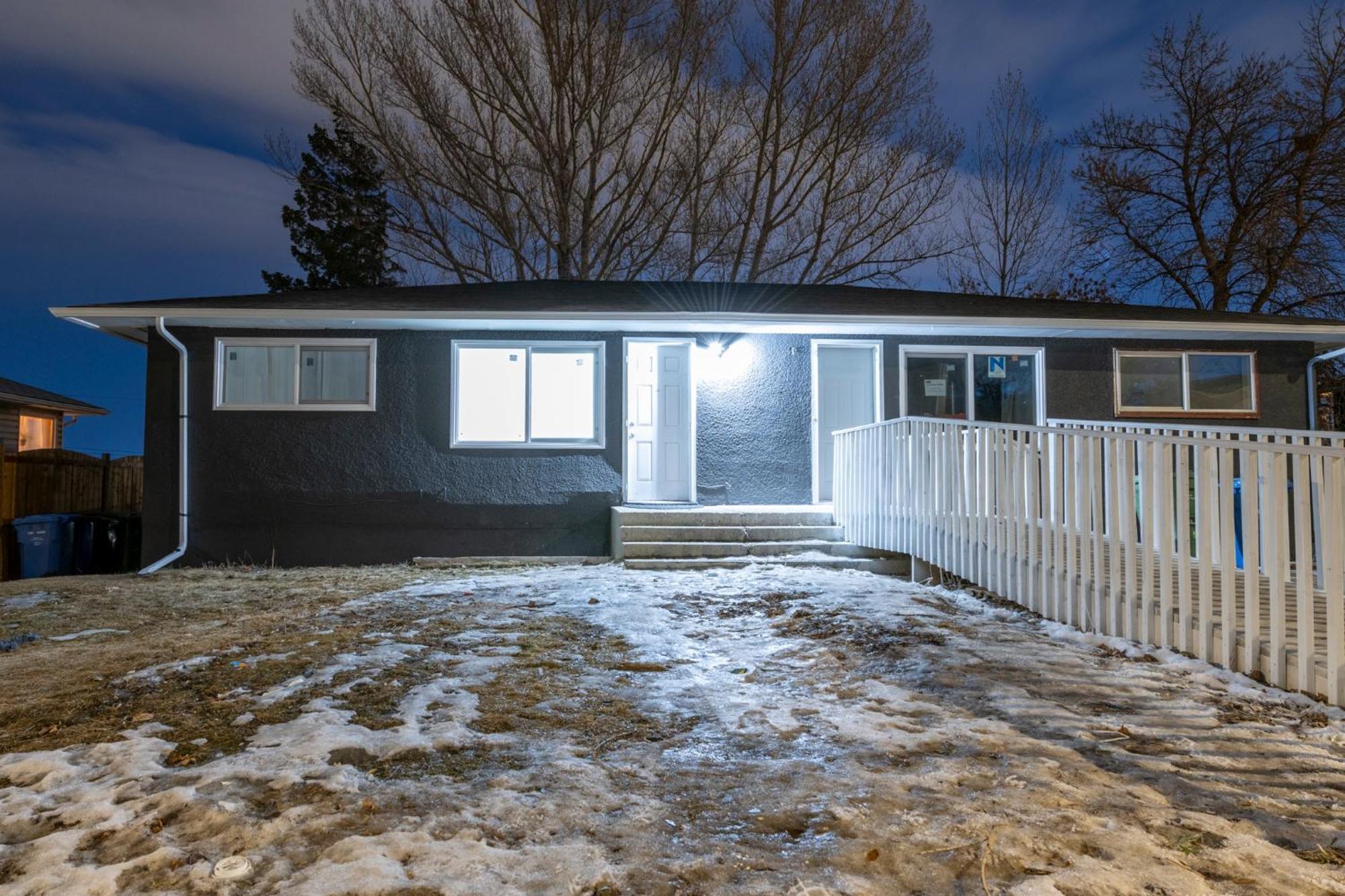 Centre Street Upper 2Bedsuite 4408 Calgary Exterior photo